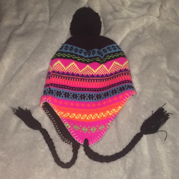 Winter hats - Picture 3 of 4